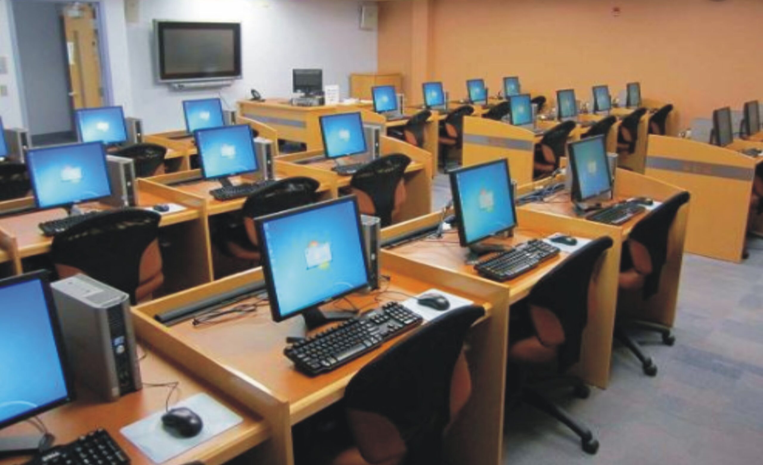 How to Start a Cyber Cafe Business In Nigeria